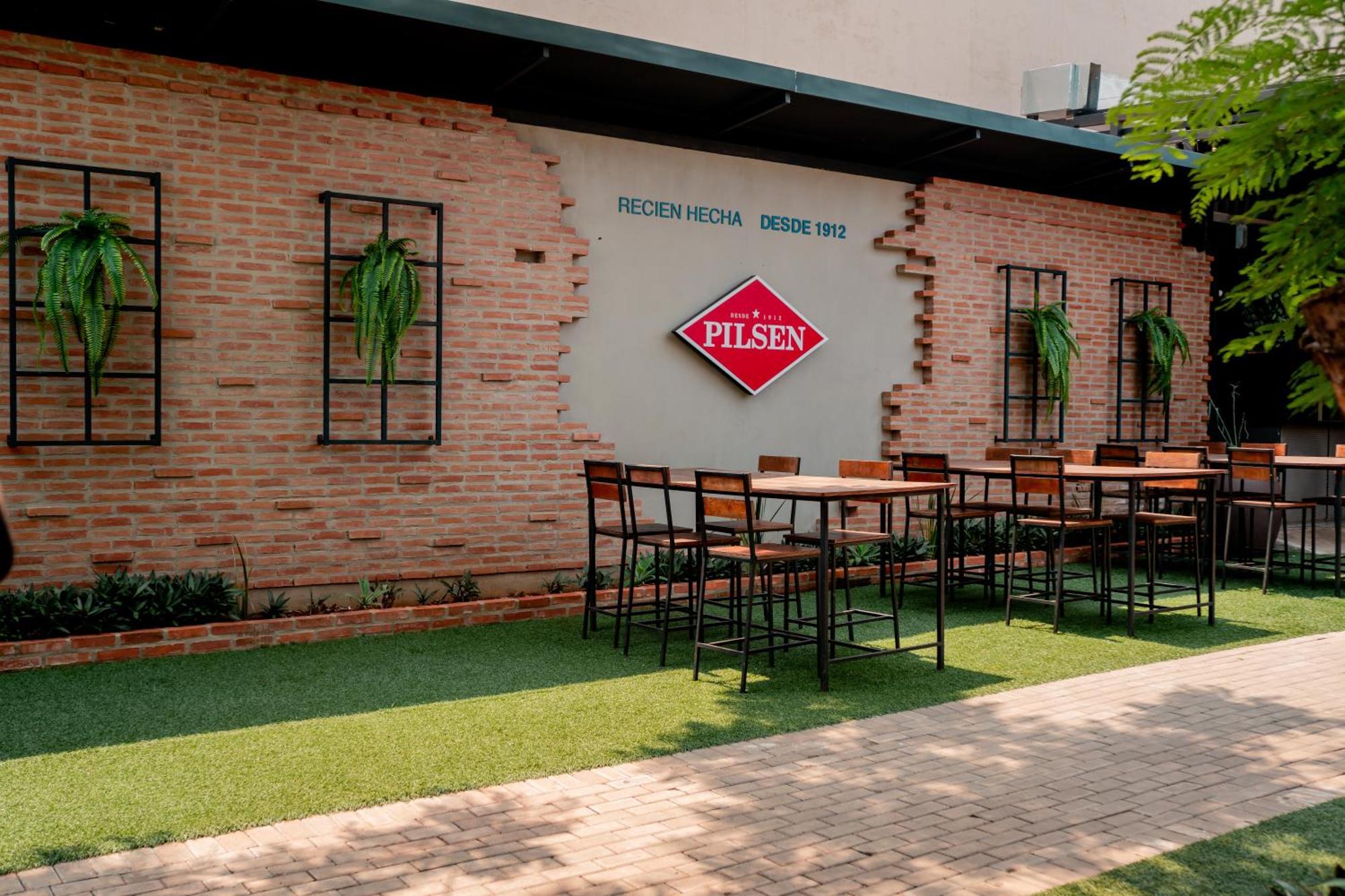 Megal Suites Hotel Ciudad del Este Esterno foto
