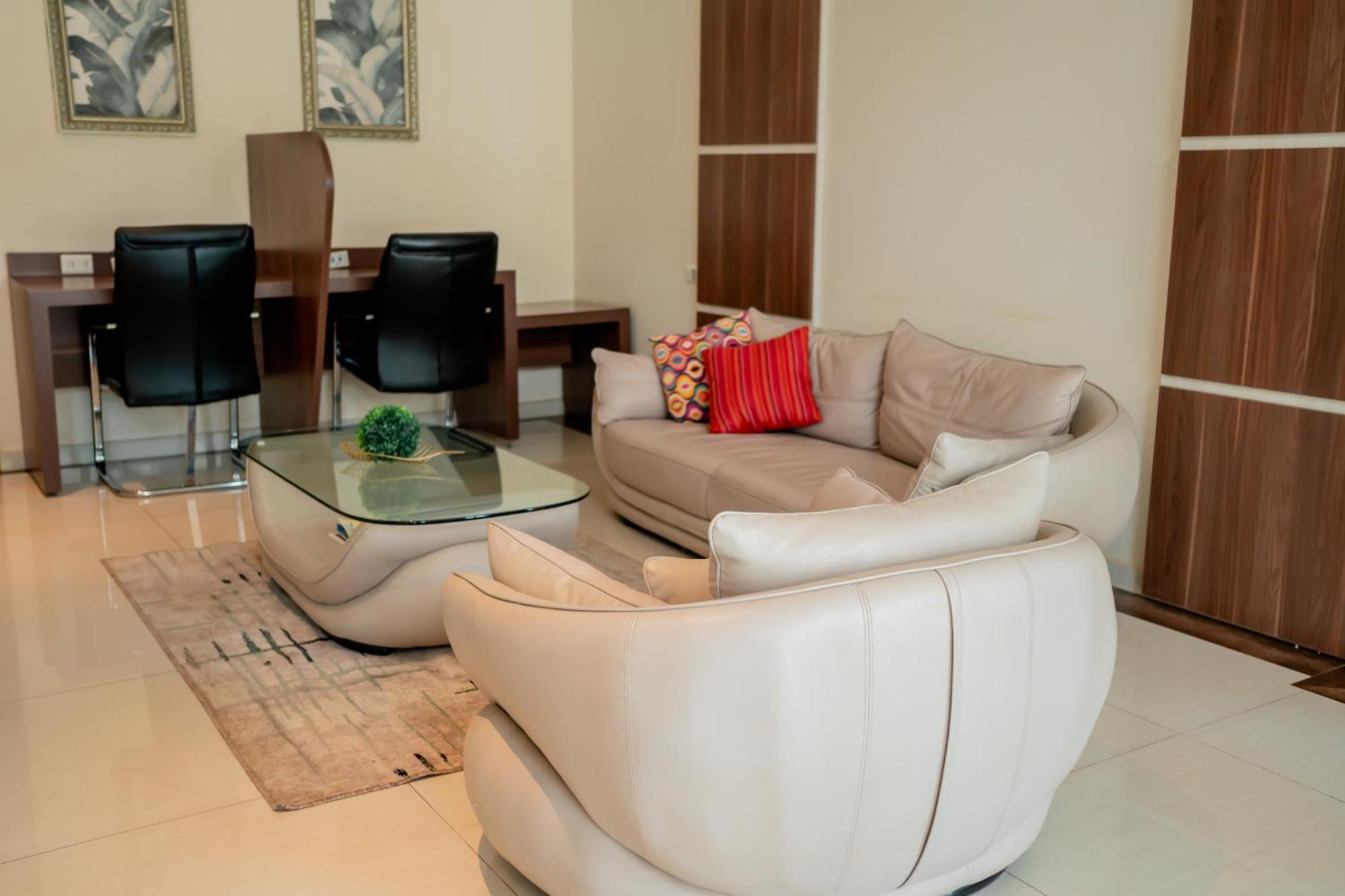 Megal Suites Hotel Ciudad del Este Esterno foto