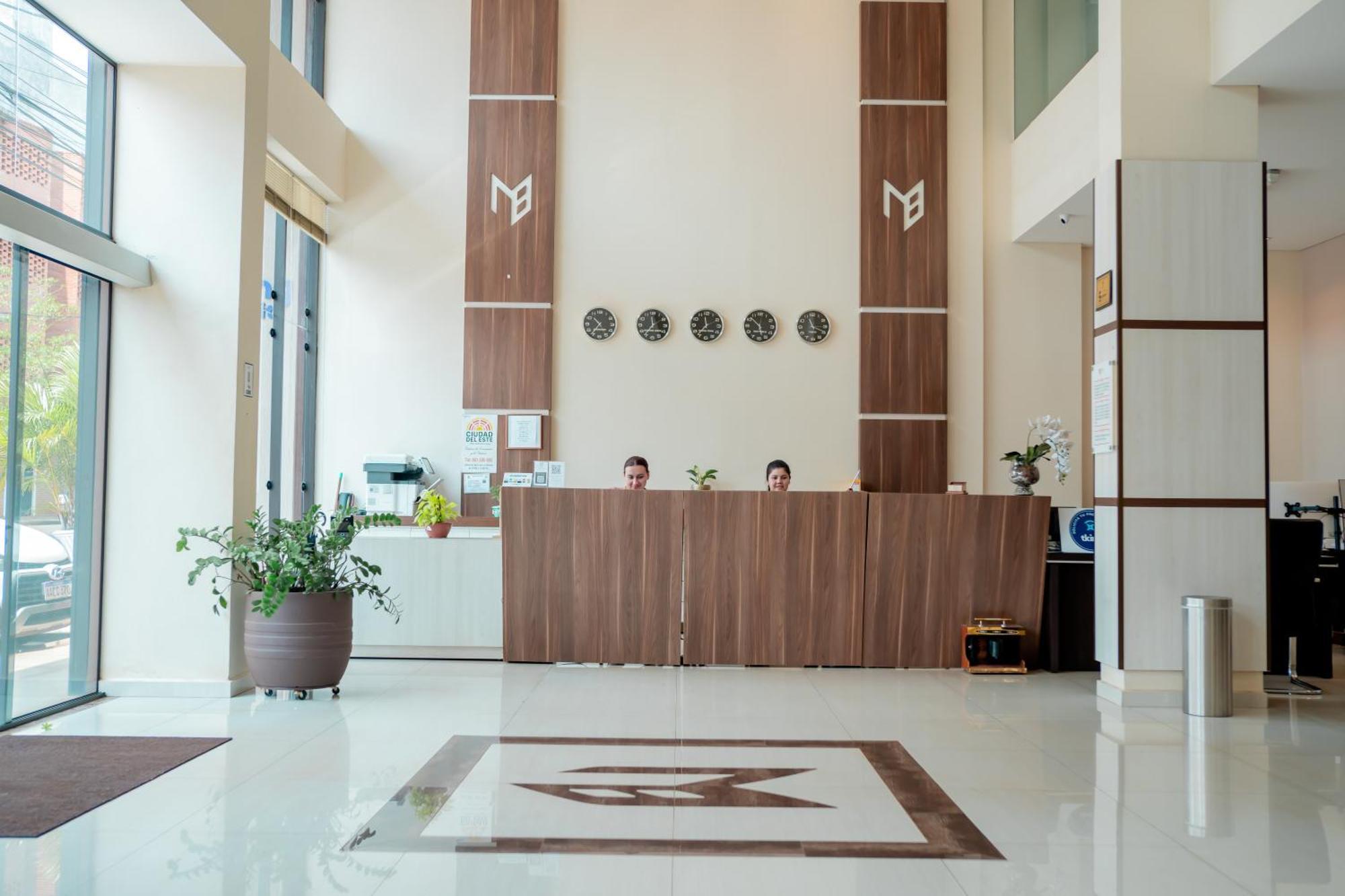Megal Suites Hotel Ciudad del Este Esterno foto