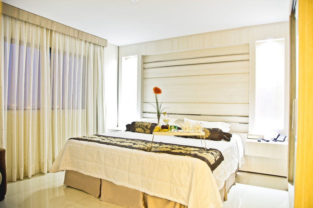 Megal Suites Hotel Ciudad del Este Esterno foto